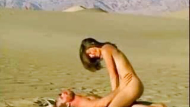 Megszabadulni a melltartó perverz szőkeségétől, Fayth Deluca elkezdi csiszolni nedves punciját mese pornó